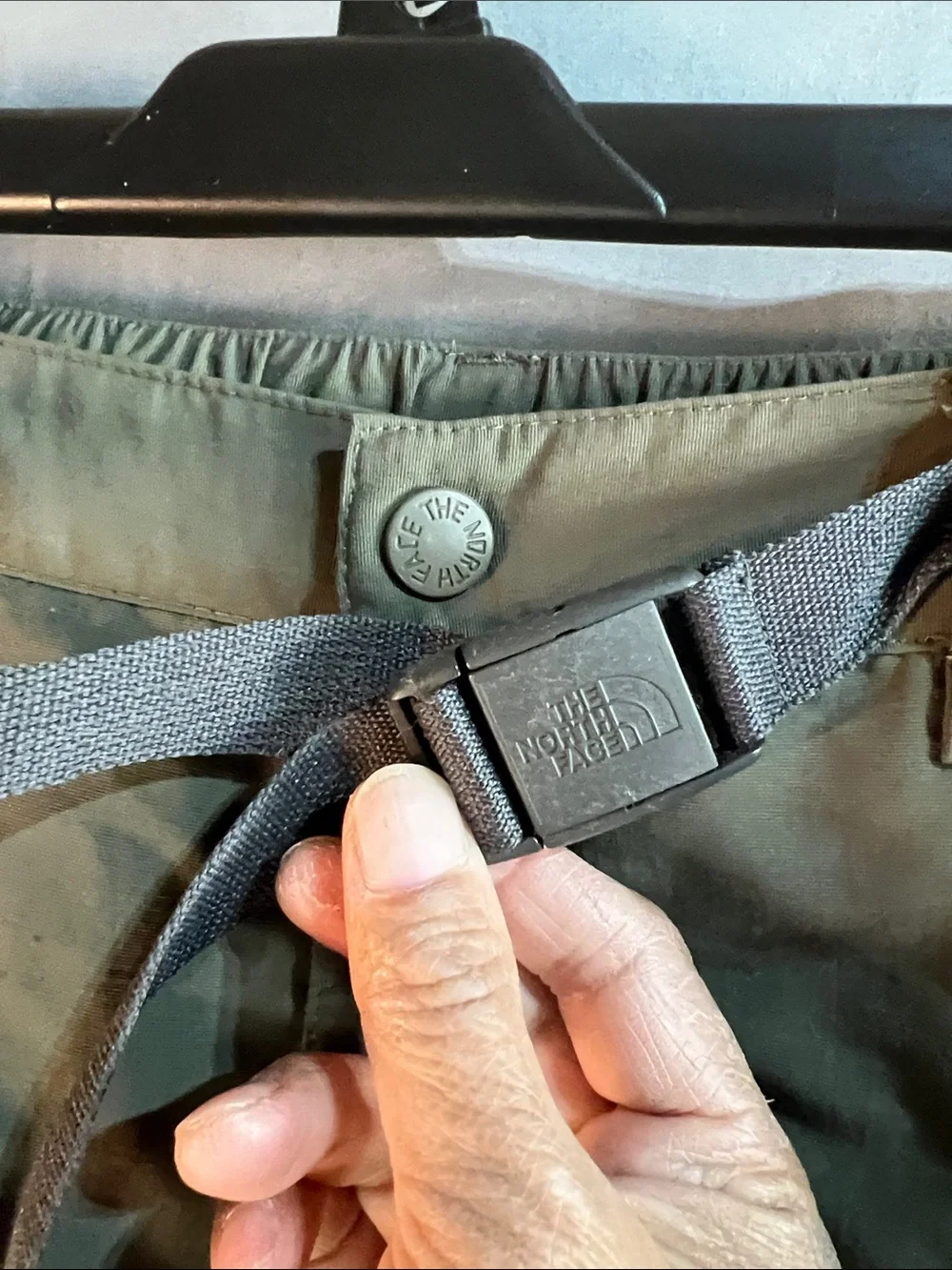 North face Olive Green Convertible cargo waterproof men’s LG